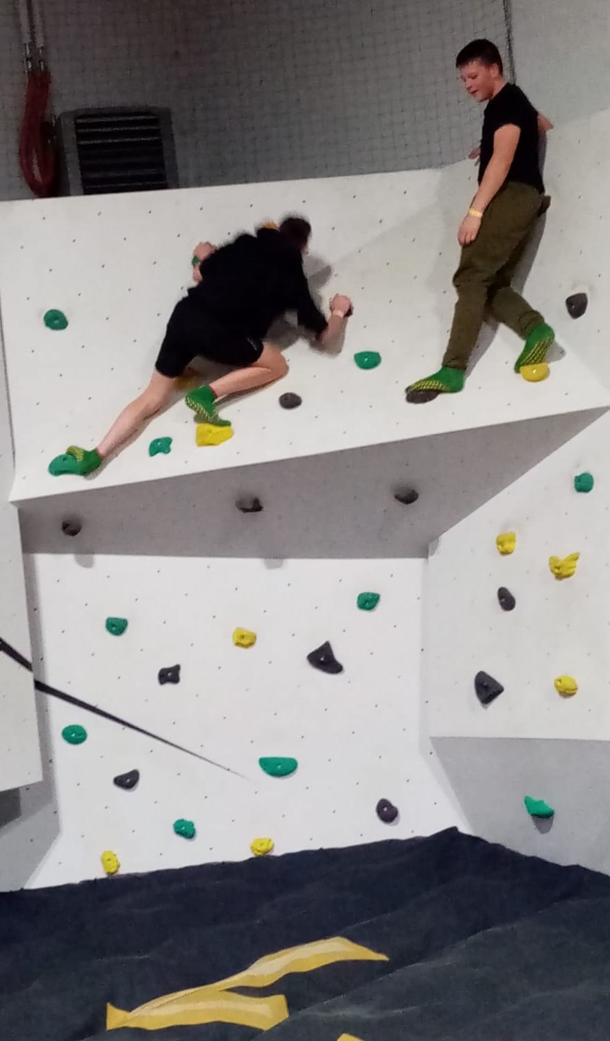 zabawa-w-parku-trampolin-111229