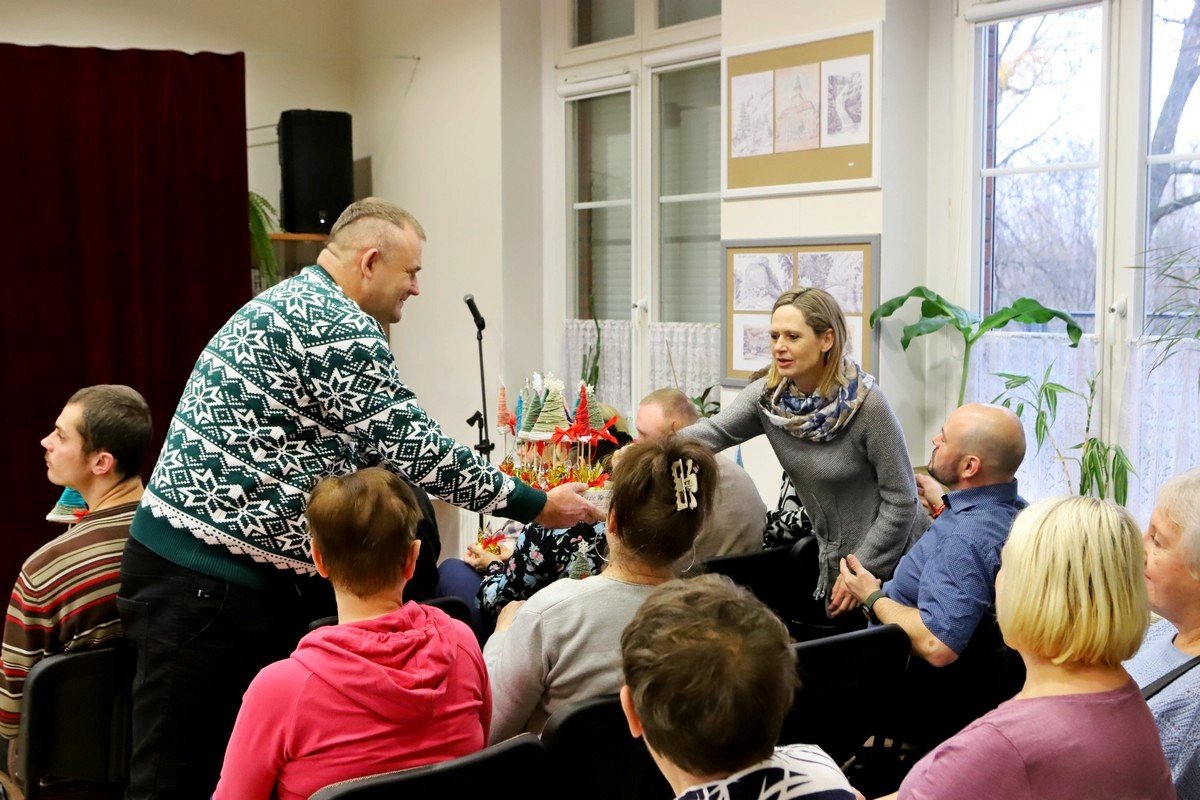 zwiedzali-dolny-slask-i-wspominali-111333