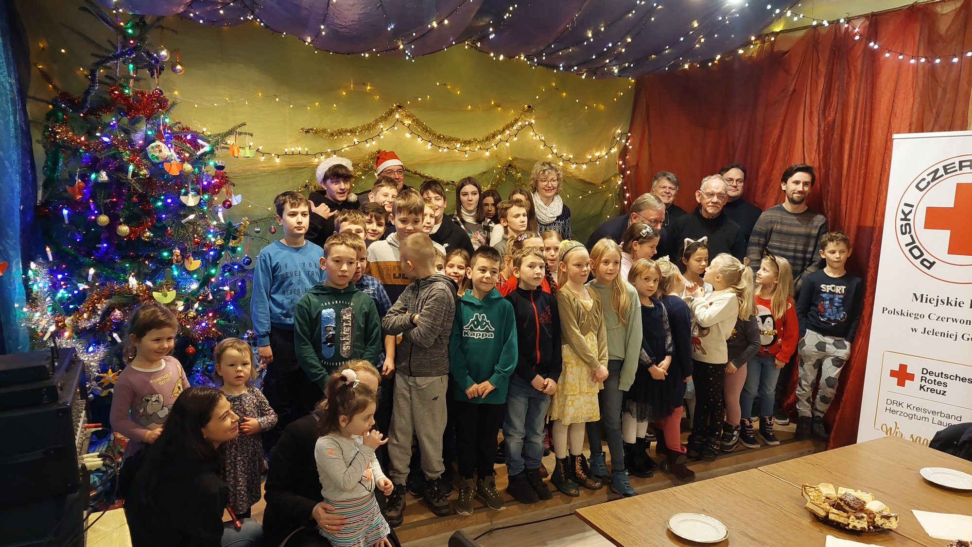 dzieci-obdarowane-przez-mikoajow-z-niemiec-111364