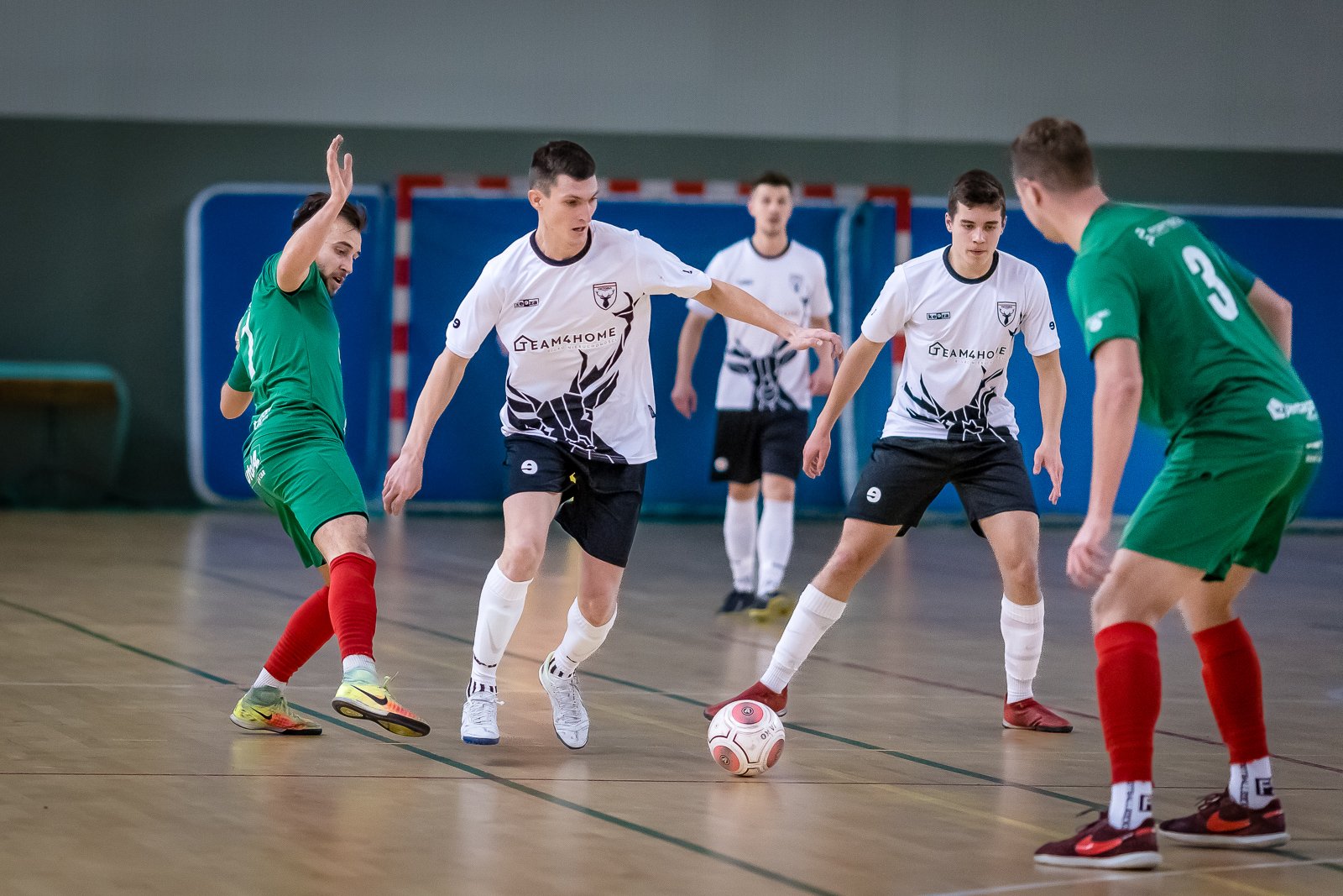 powalczyli-w-futsalowym-debiucie-na-szczeblu-centralnym-111371