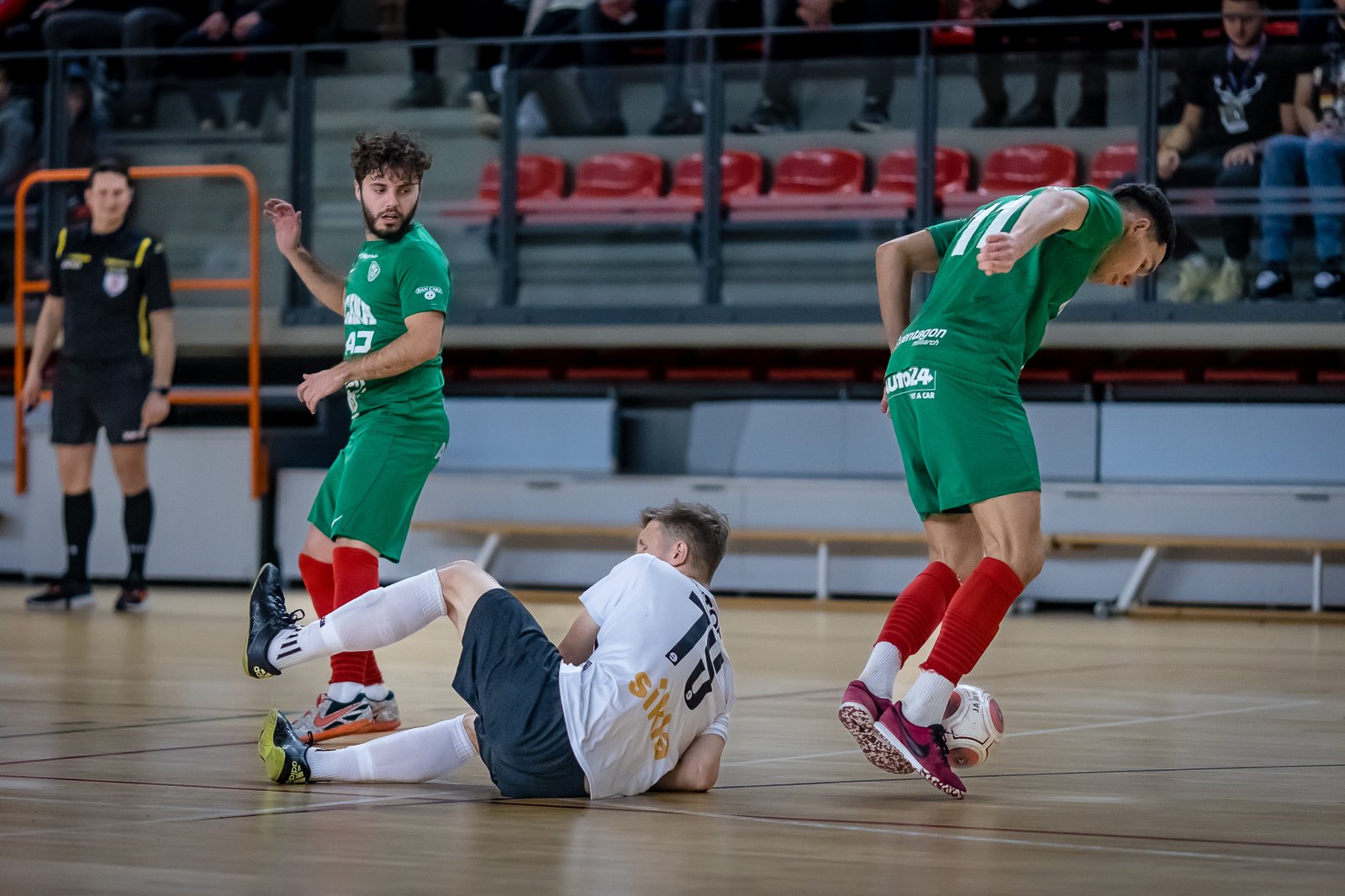 powalczyli-w-futsalowym-debiucie-na-szczeblu-centralnym-111371