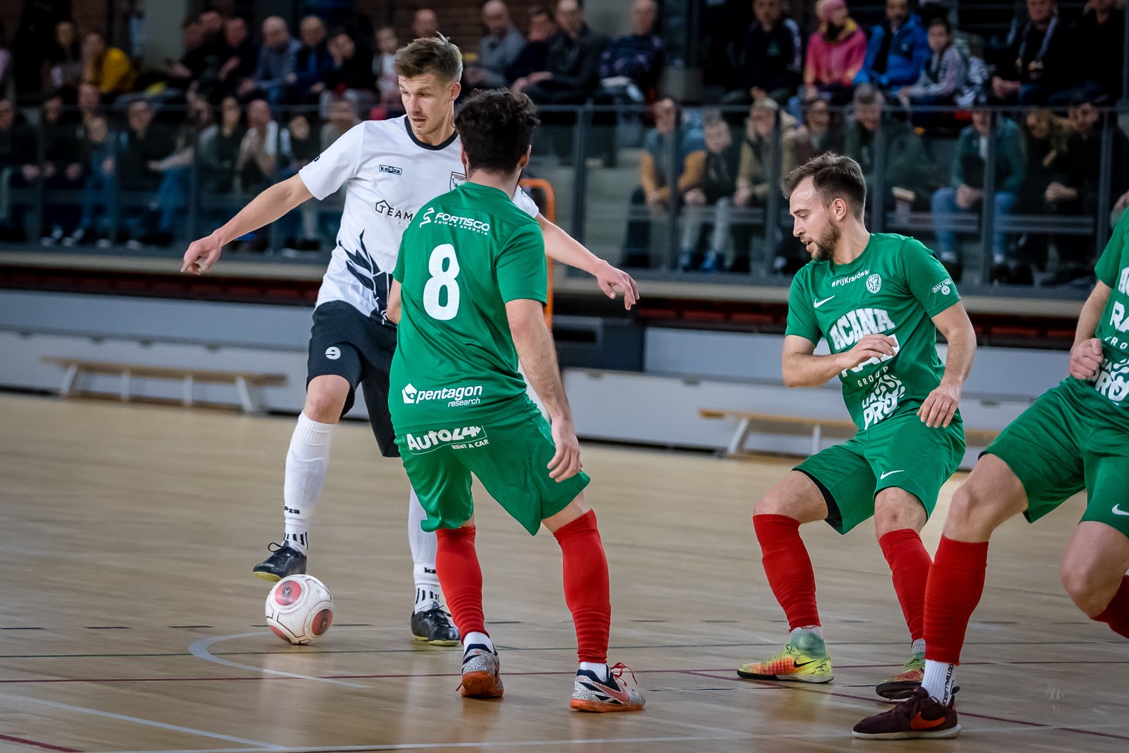 powalczyli-w-futsalowym-debiucie-na-szczeblu-centralnym-111371