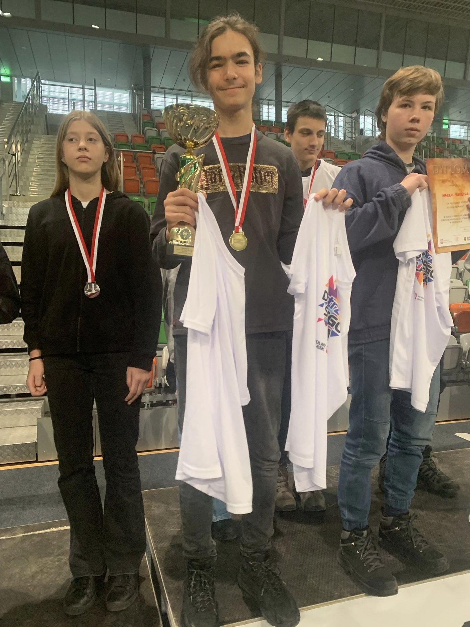 staneli-na-najwyzszym-stopniu-podium-111533