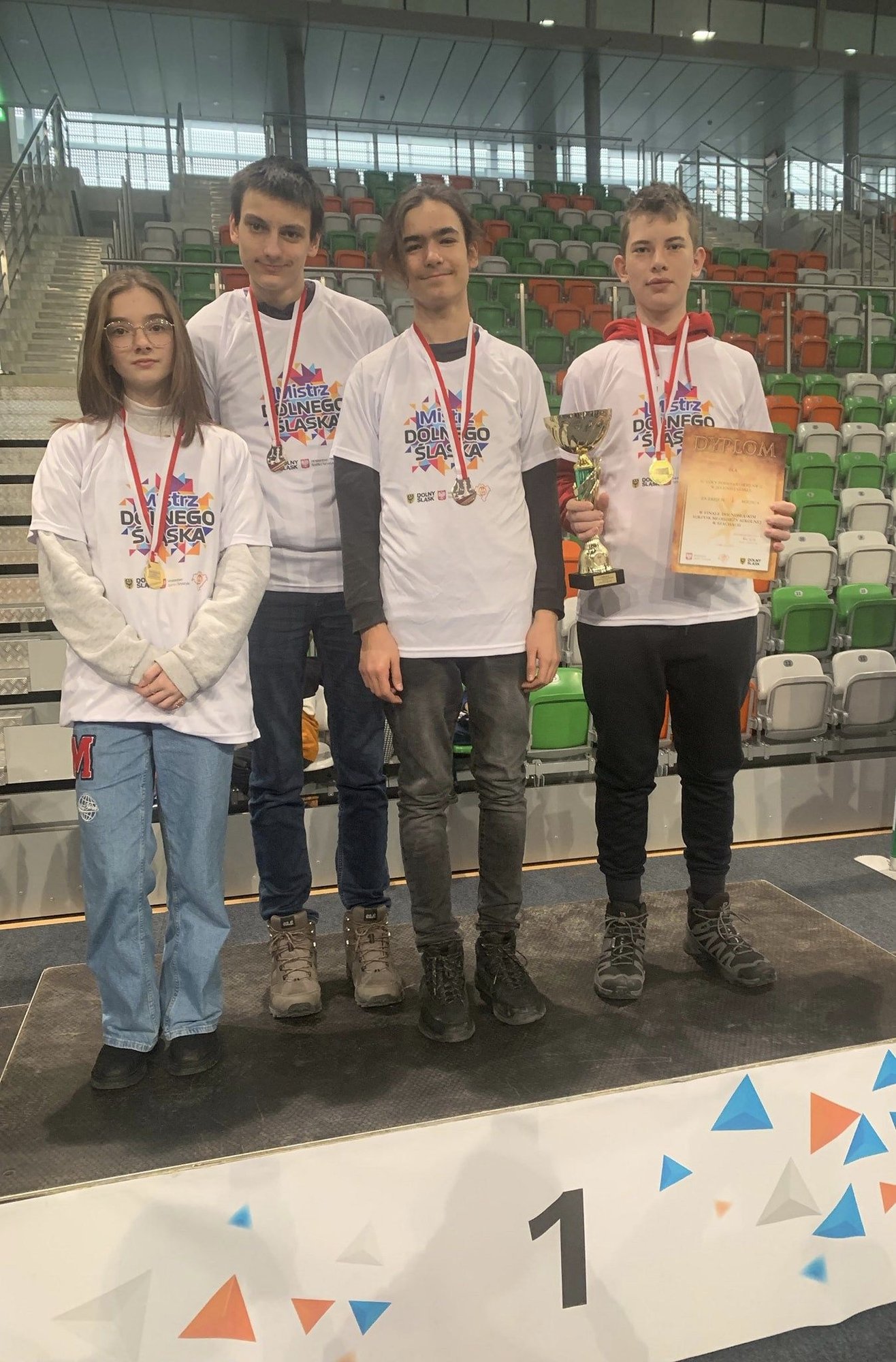 staneli-na-najwyzszym-stopniu-podium-111533
