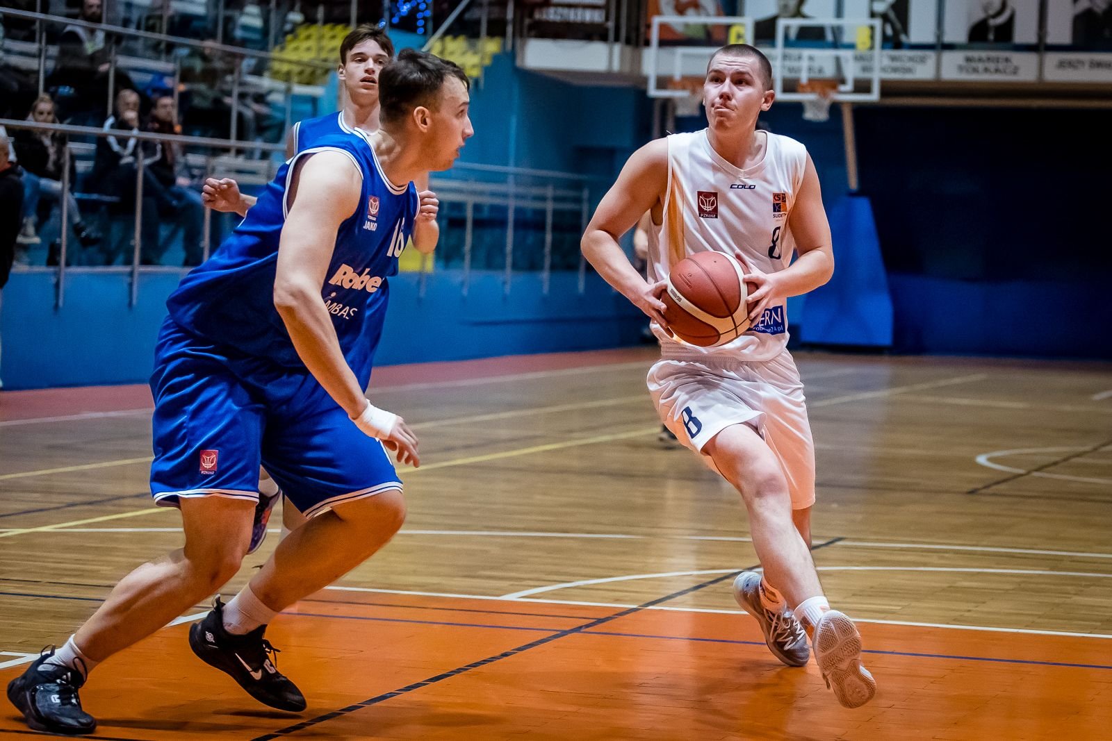 wiesci-z-koszykarskich-parkietow-wynikitabele-111611