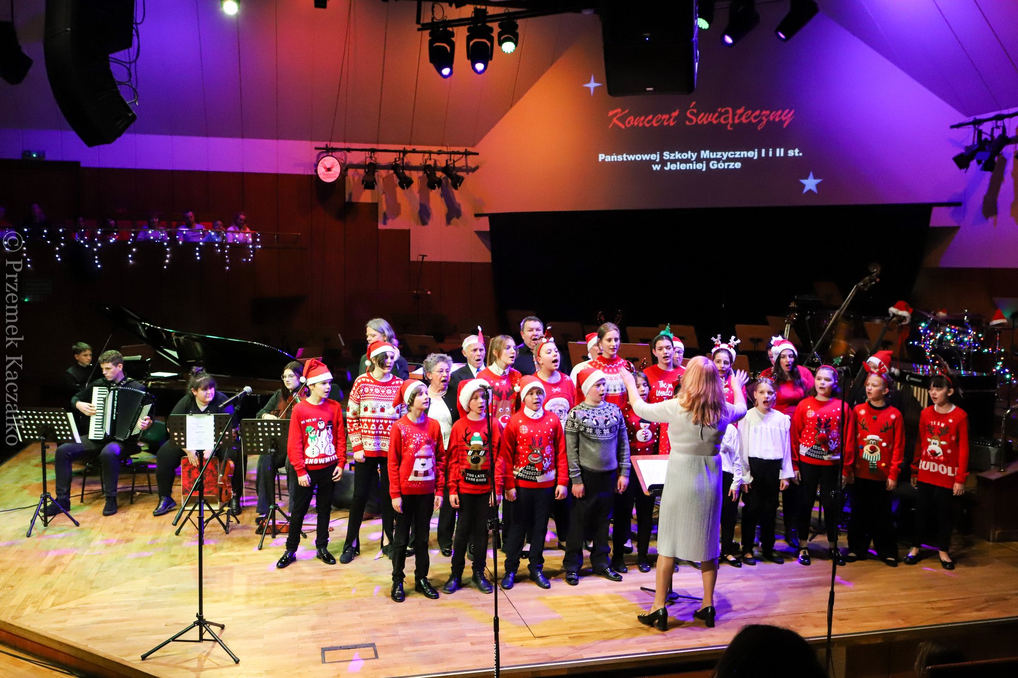 swiateczny-koncert-uczniow-szkoy-muzycznej-111612