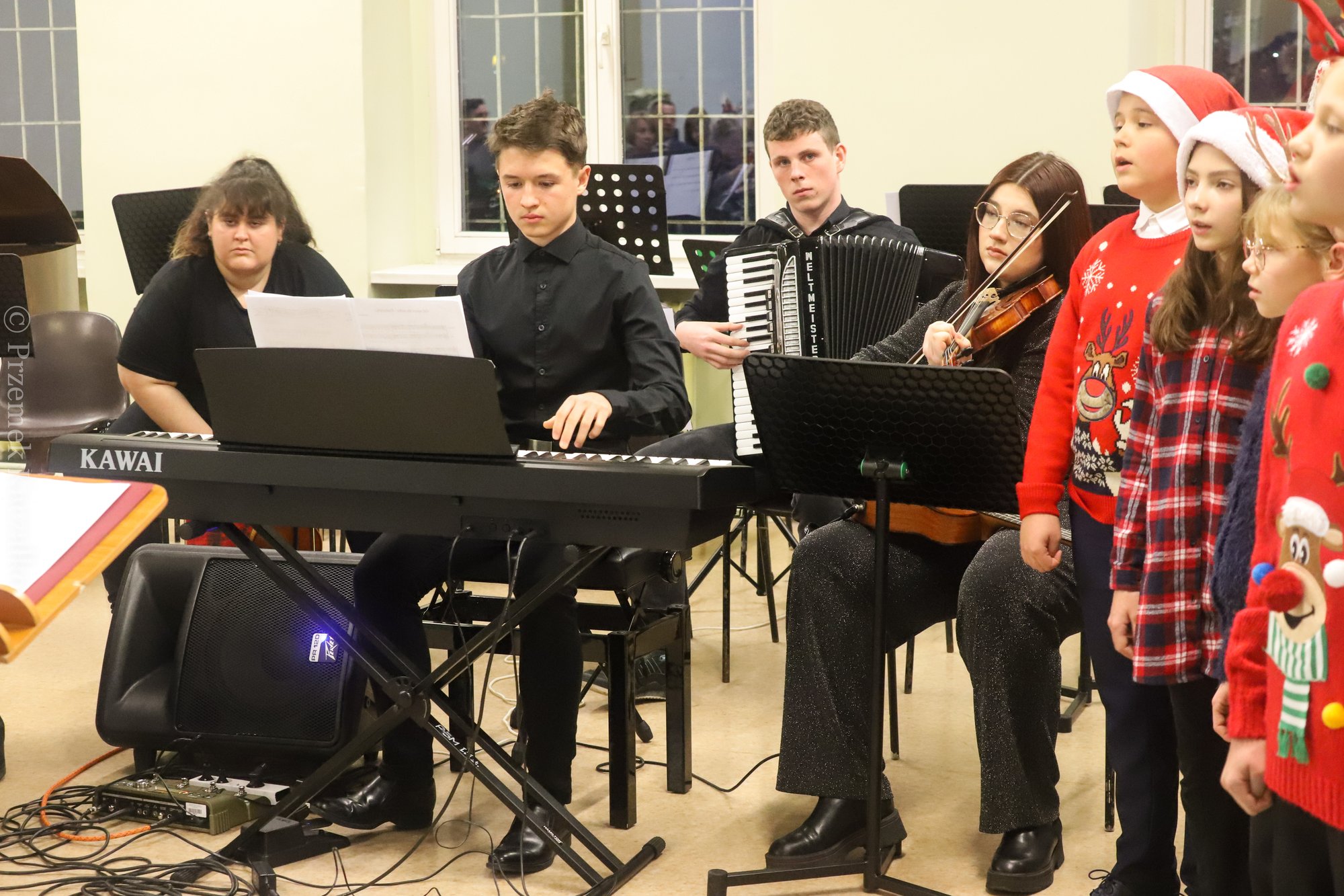 swiateczny-koncert-w-galerii-karkonoskiej-111679