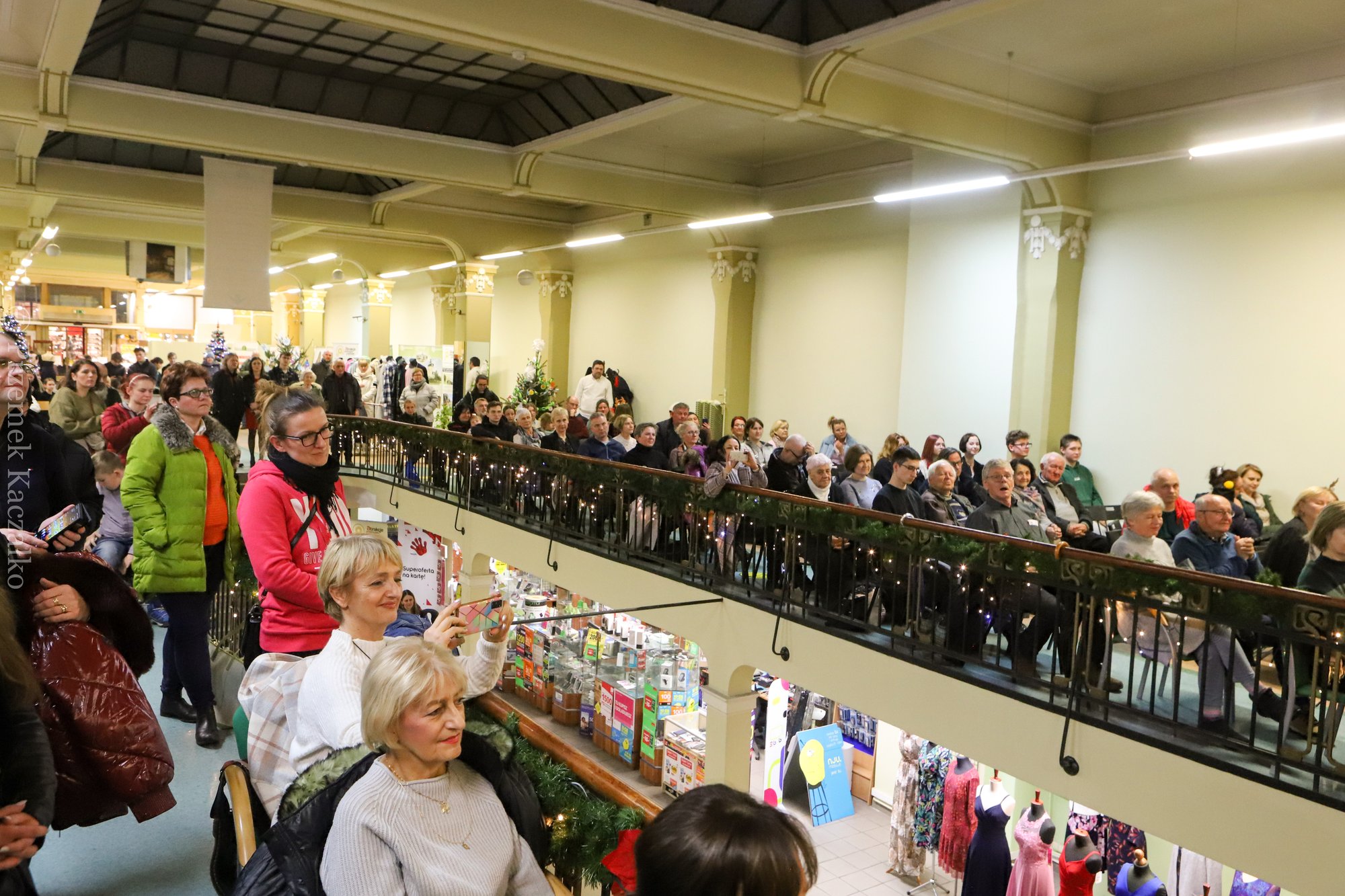 swiateczny-koncert-w-galerii-karkonoskiej-111679