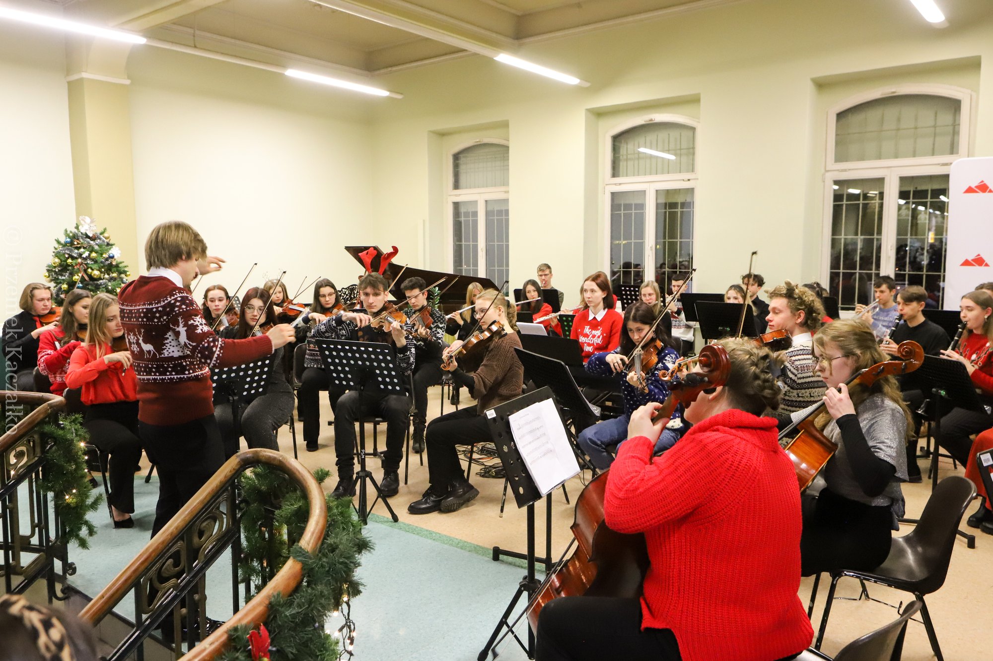 swiateczny-koncert-w-galerii-karkonoskiej-111679