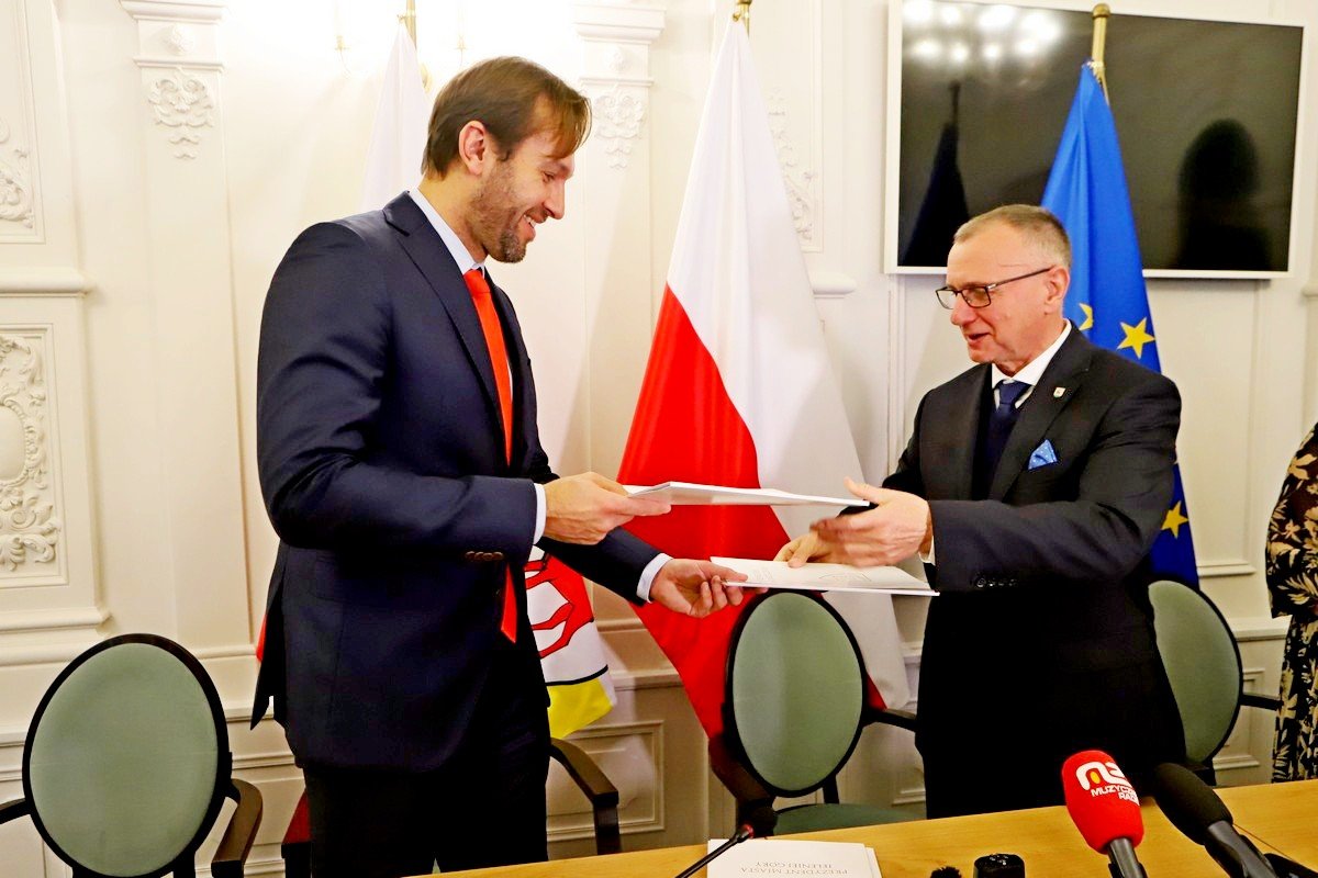 umowa-na-20-autobusow-elektrycznych-podpisana-111948