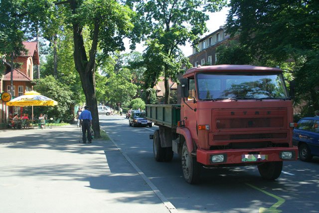 dziecko-pod-ciezarowka-11207