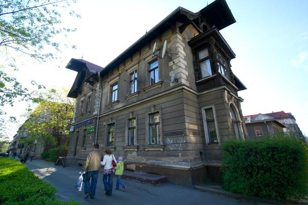 Zakłady gospodarki lokalowej mają kłopot nie tylko z remontami coraz bardziej niszczejących kamienic. Wielu lokatorów uchyla się od płacenia czynszu.