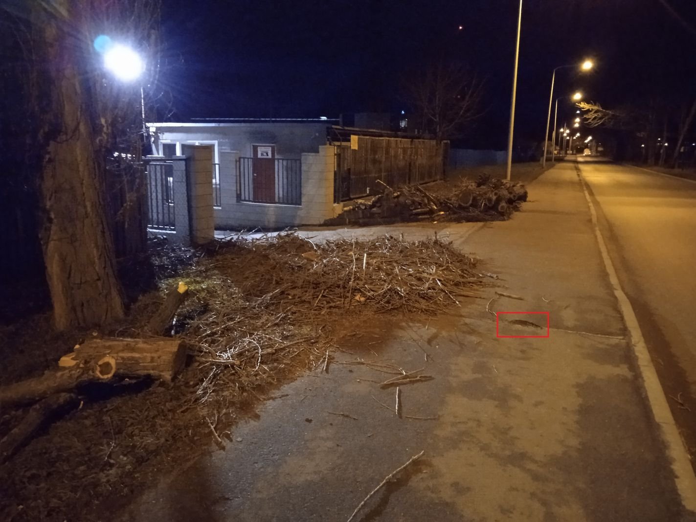 wycinali-drzewa-uszkodzili-chodnik-kiedy-naprawia-112374