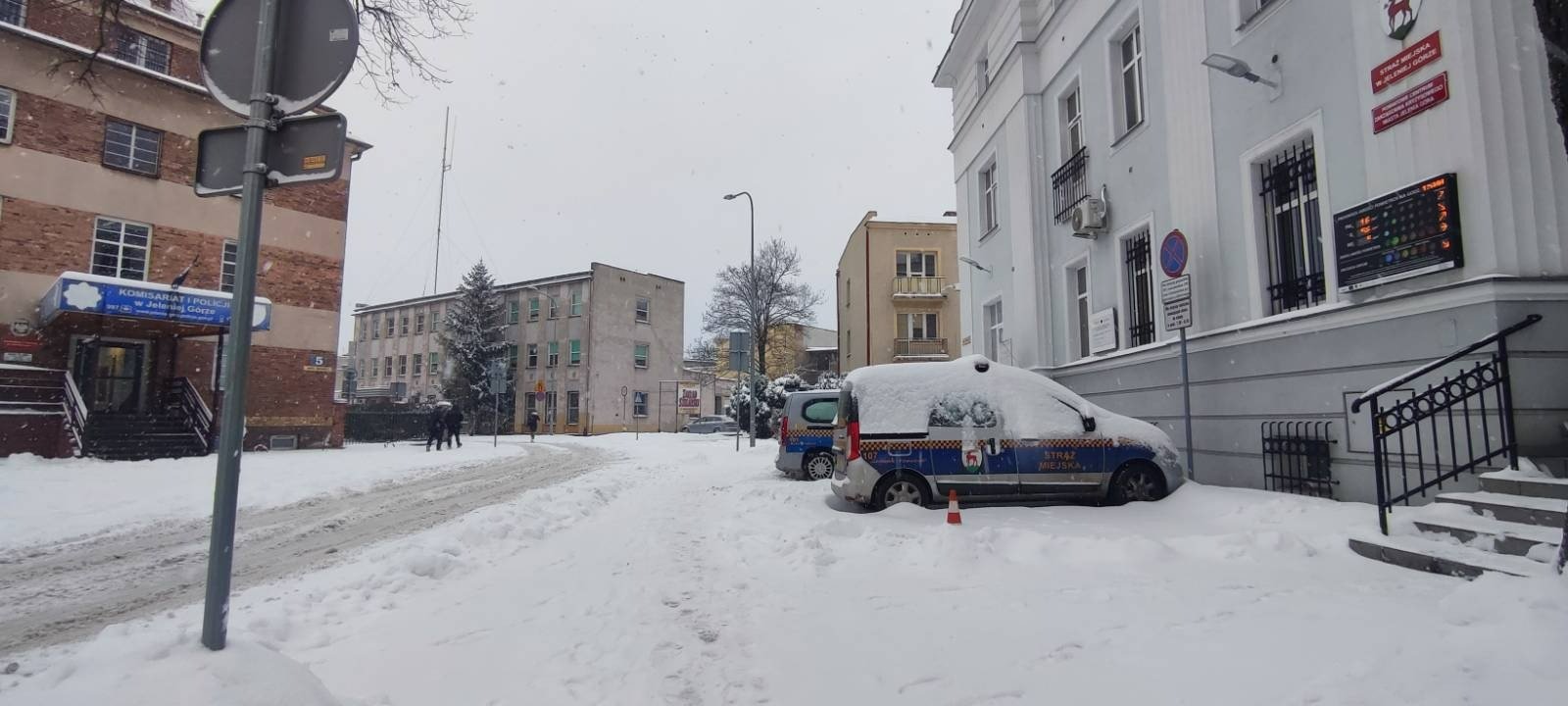 zimowy-paraliz-na-drogach-112380