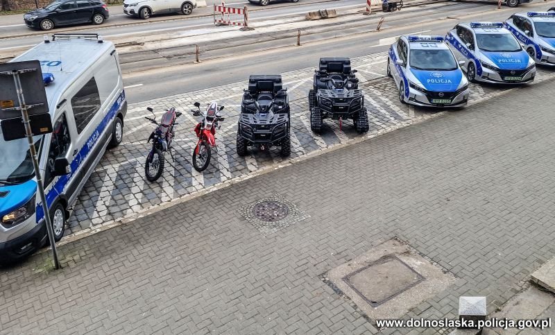 nowe-pojazdy-dla-dolnoslaskiej-policji-112847