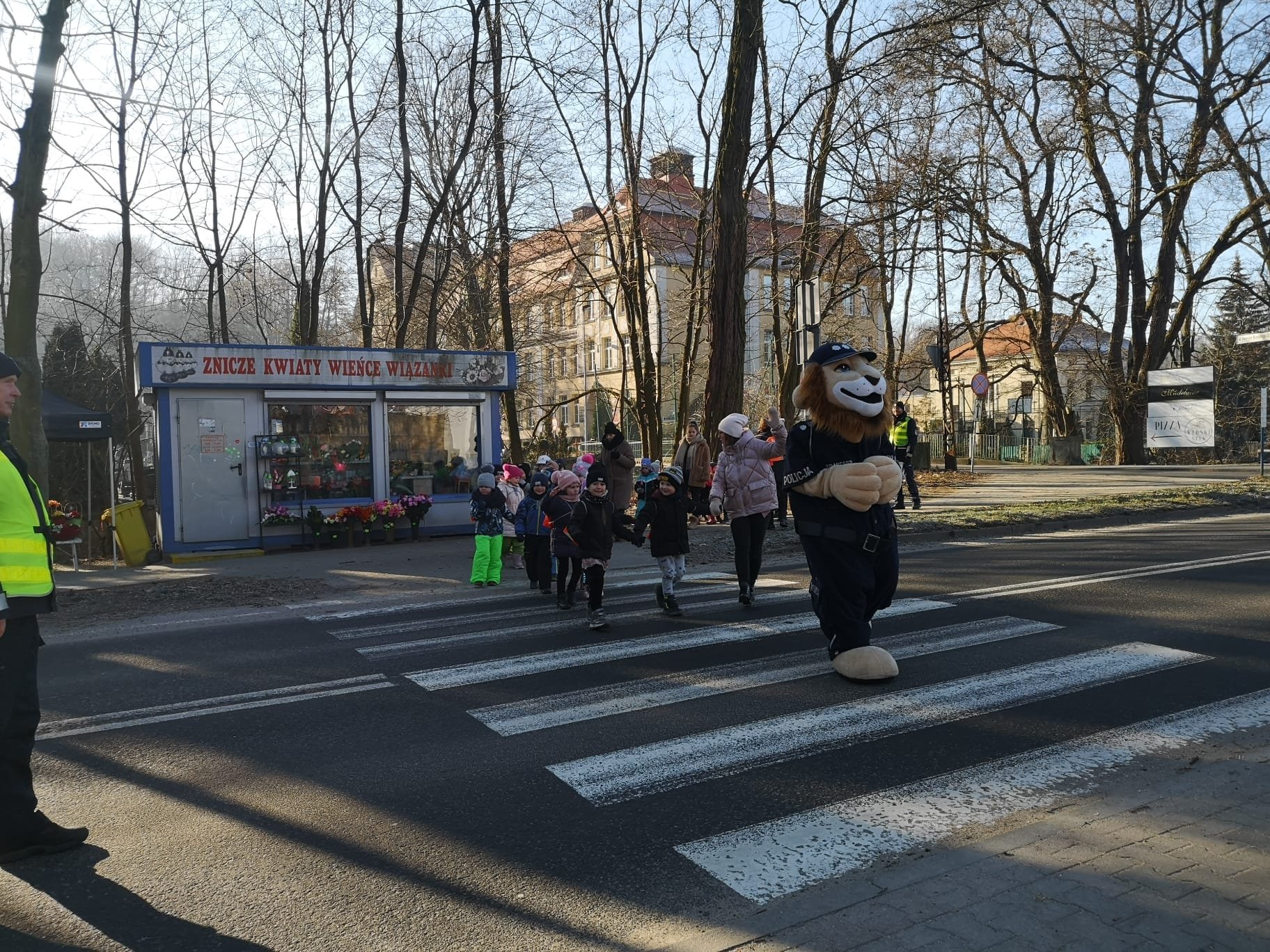 policjanci-u-dzieci-112895