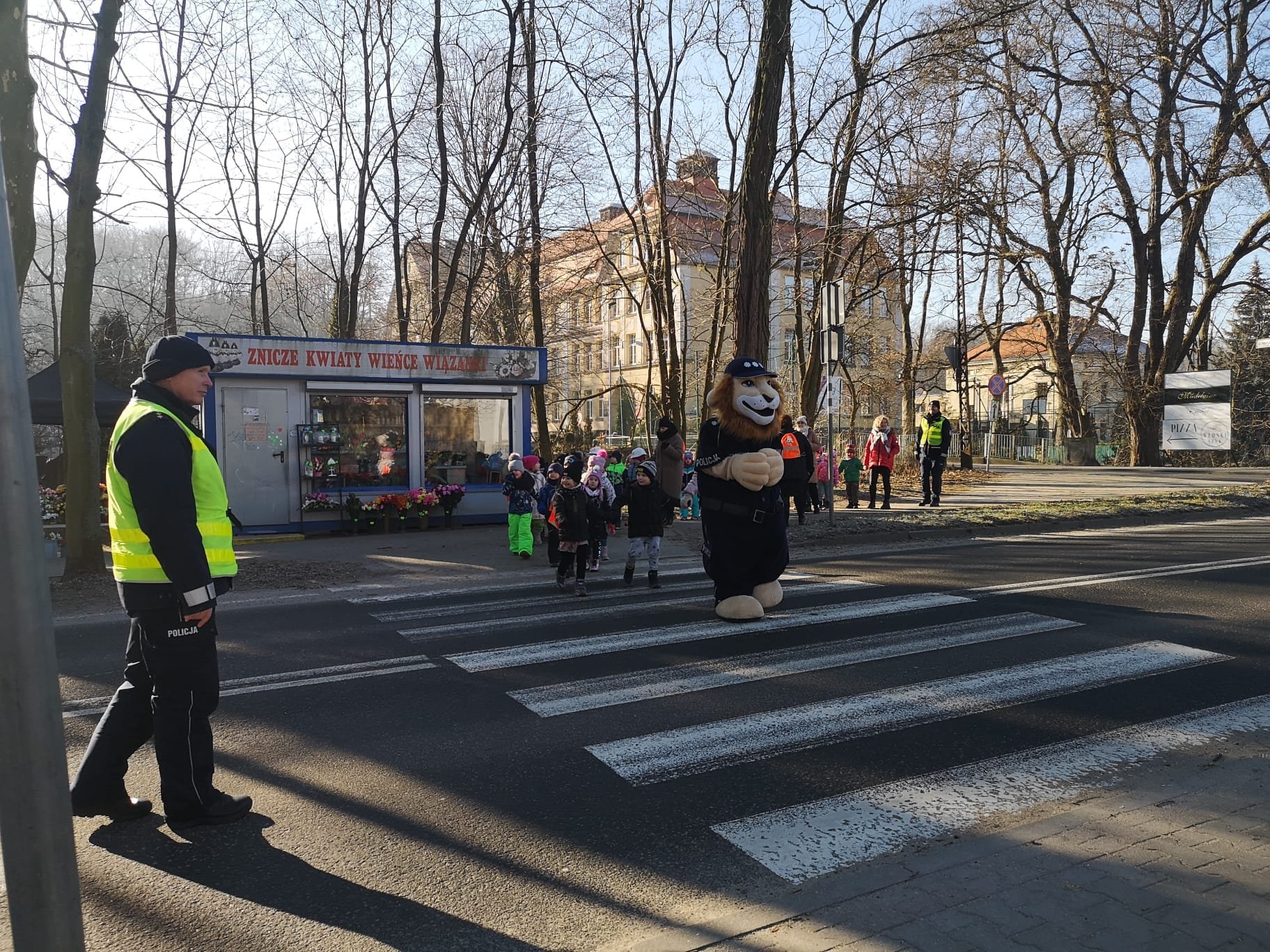 policjanci-u-dzieci-112895