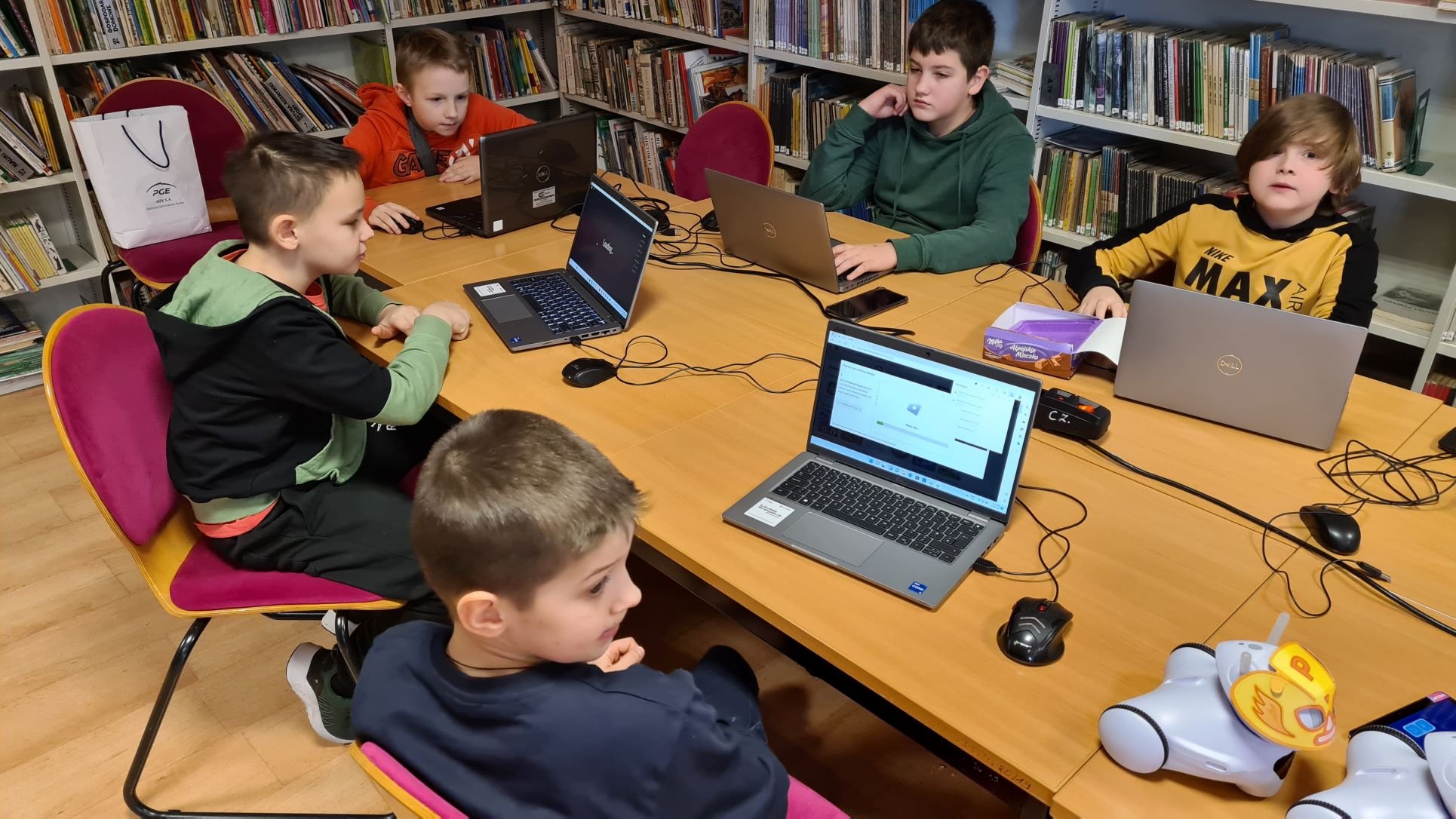dziaa-centrum-edukacji-112909