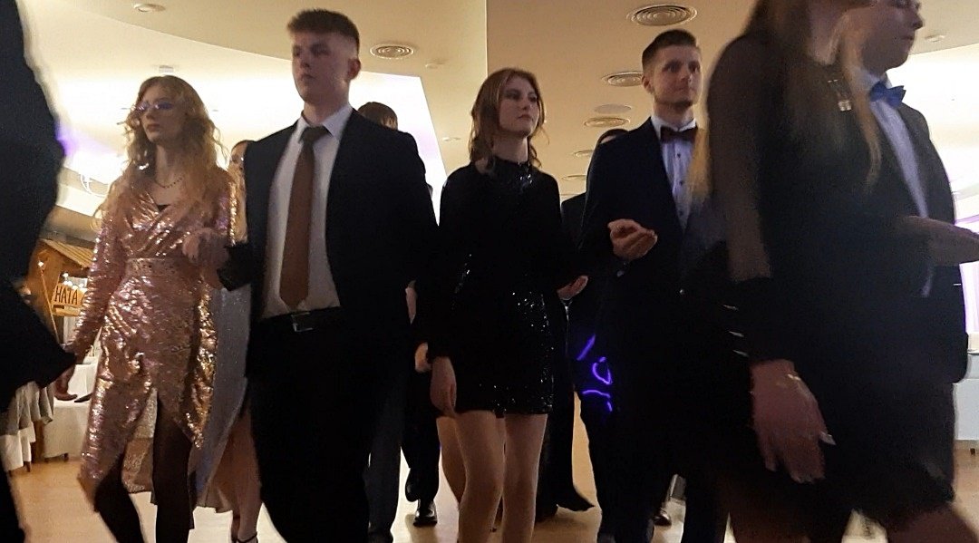piekny-bal-studniowkowy-kowarskiego-lema-112966