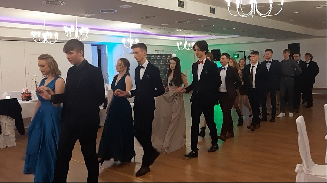 piekny-bal-studniowkowy-kowarskiego-lema-112966