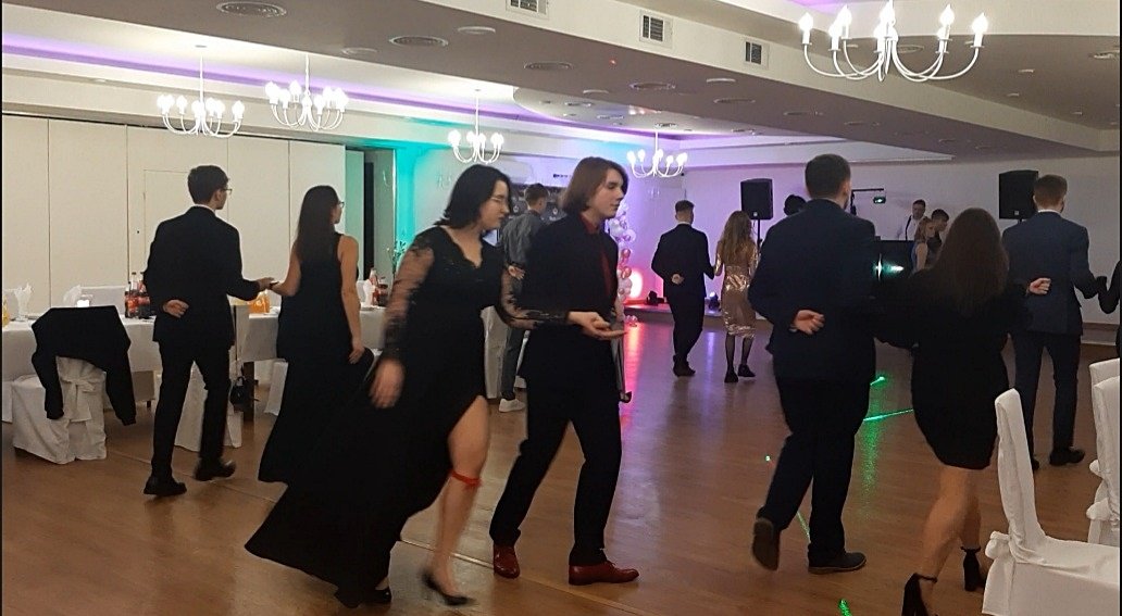 piekny-bal-studniowkowy-kowarskiego-lema-112966