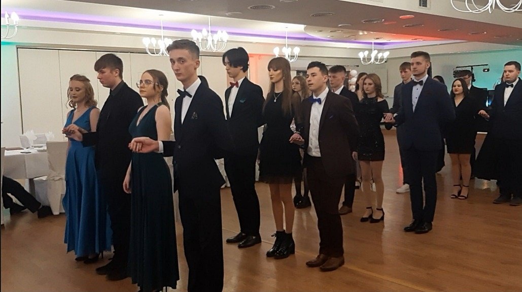 piekny-bal-studniowkowy-kowarskiego-lema-112966