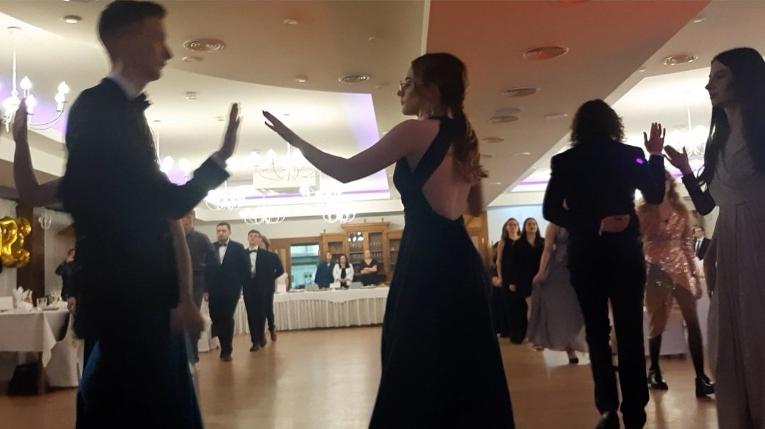piekny-bal-studniowkowy-kowarskiego-lema-112966