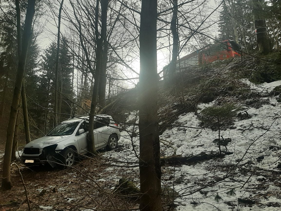 auto-wypado-z-zakretu-aktualizacja-113163
