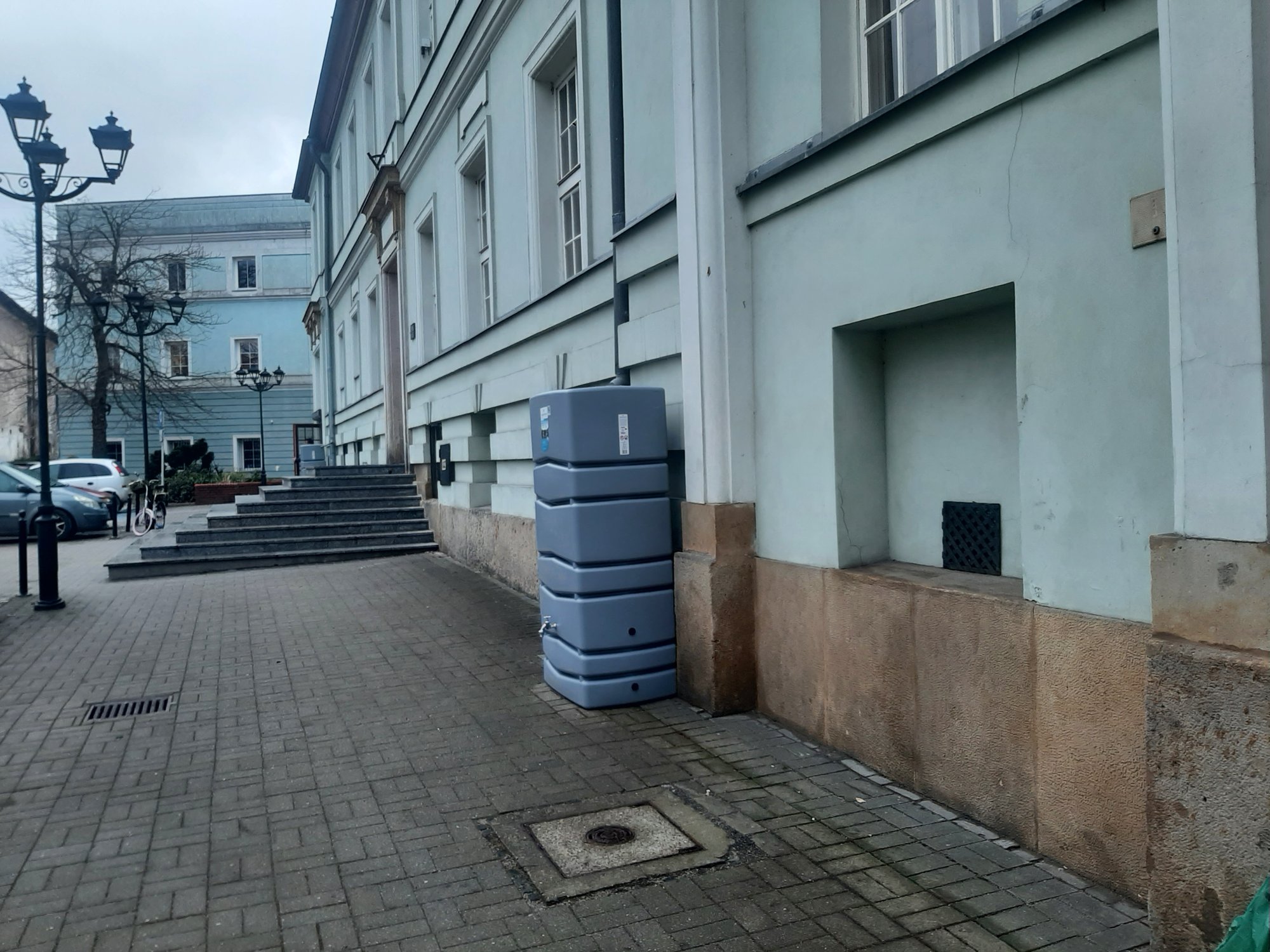w-kowarach-przybywa-pojemnikow-na-deszczowke-113221