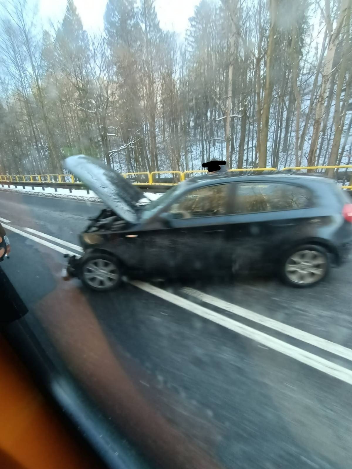 auto-uderzyo-w-barierke-113381