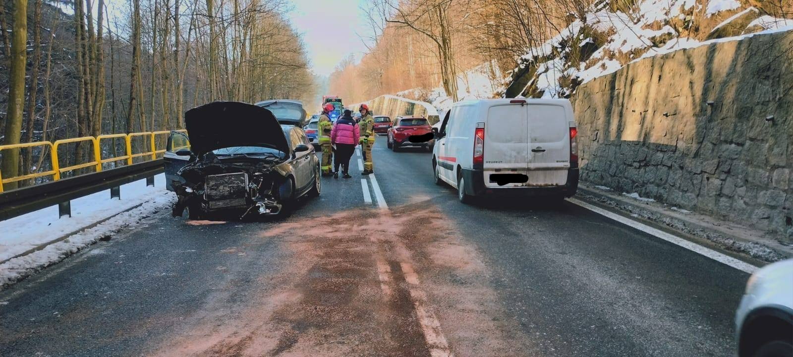 auto-uderzyo-w-barierke-113381