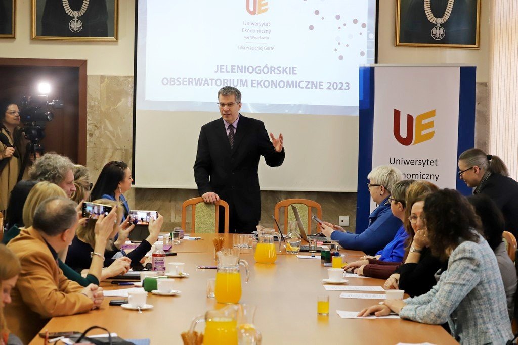 powstao-jeleniogorskie-obserwatorium-ekonomiczne-113462
