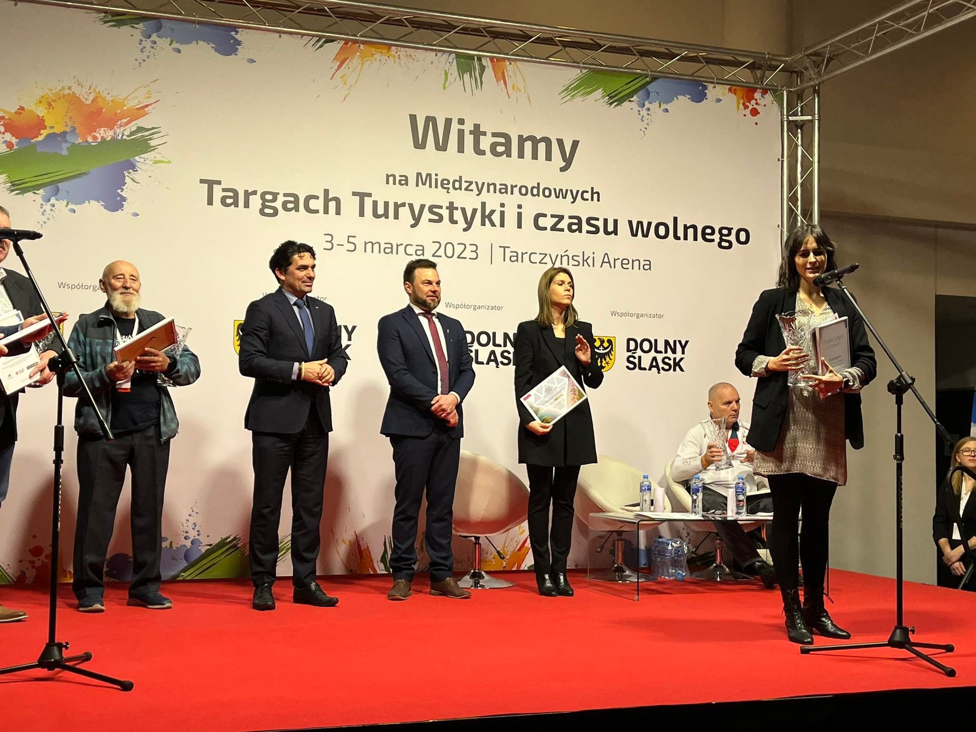 zamek-ksiaz-wyrozniony-krysztaem-turystyki-113463