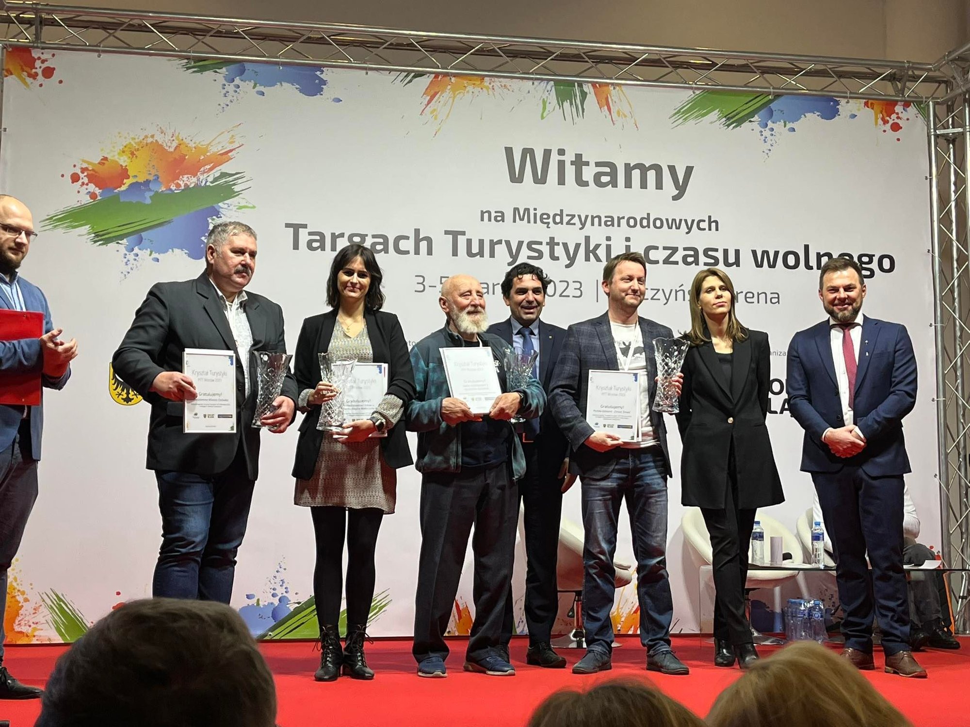 zamek-ksiaz-wyrozniony-krysztaem-turystyki-113463