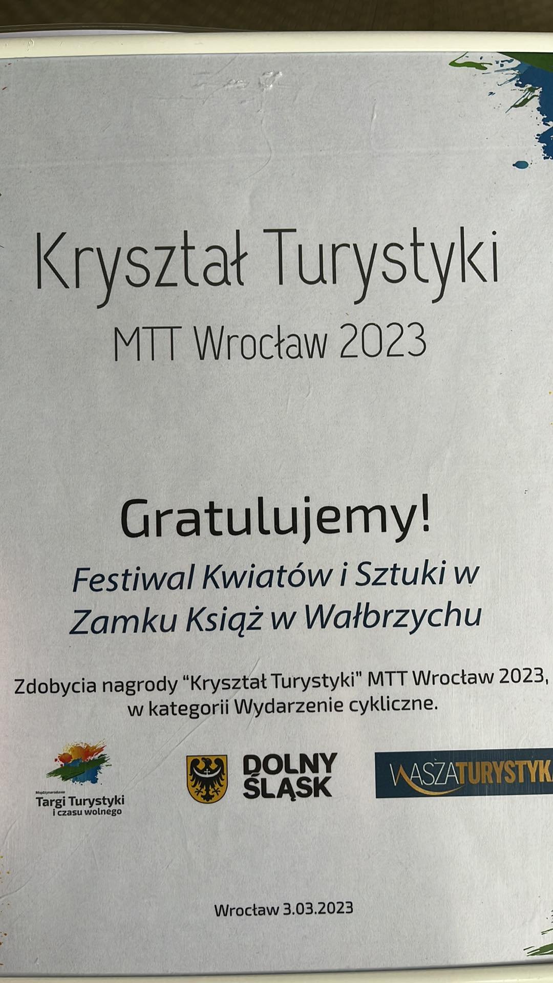 zamek-ksiaz-wyrozniony-krysztaem-turystyki-113463