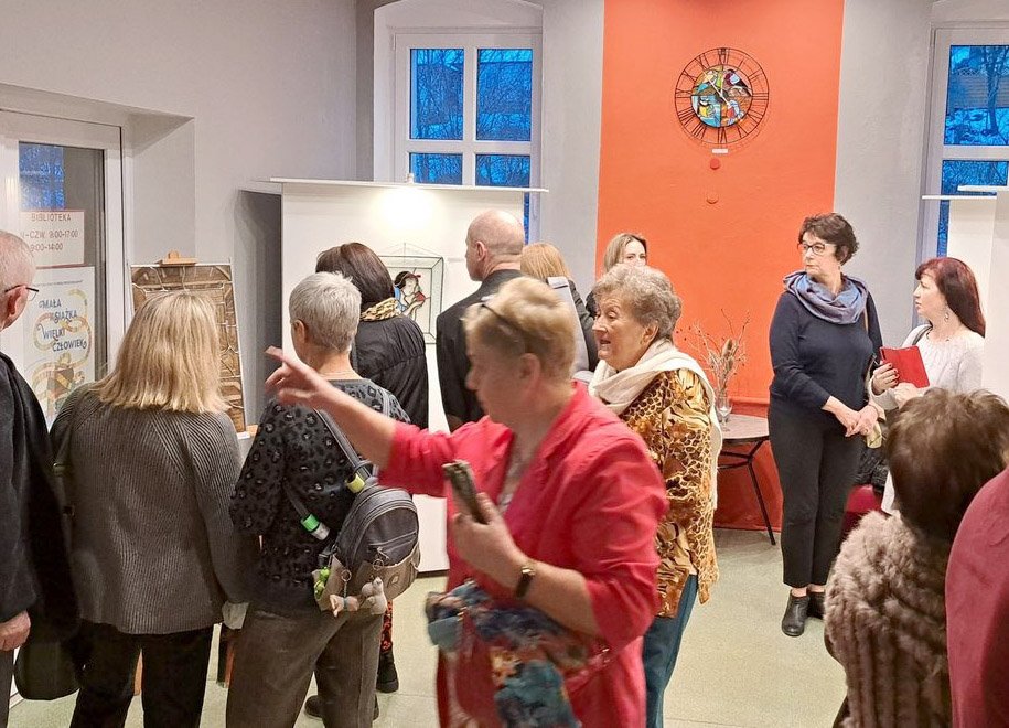 wystawa-witrazowych-cudeniek-w-poku-113553