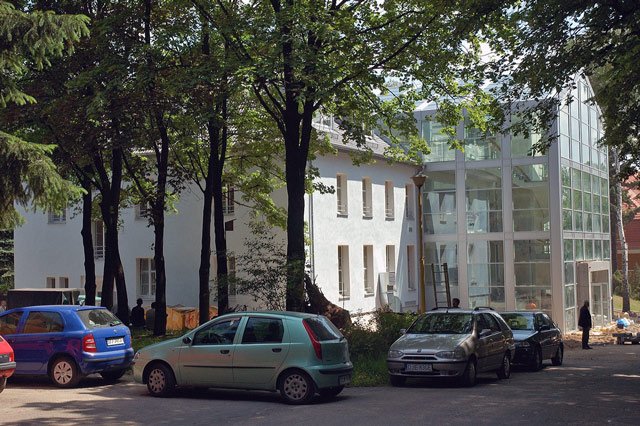 Trwają odbiory techniczne poszczególnych części biblioteki. Całość jest wkomponowana w otoczenie campusu akademickiego.