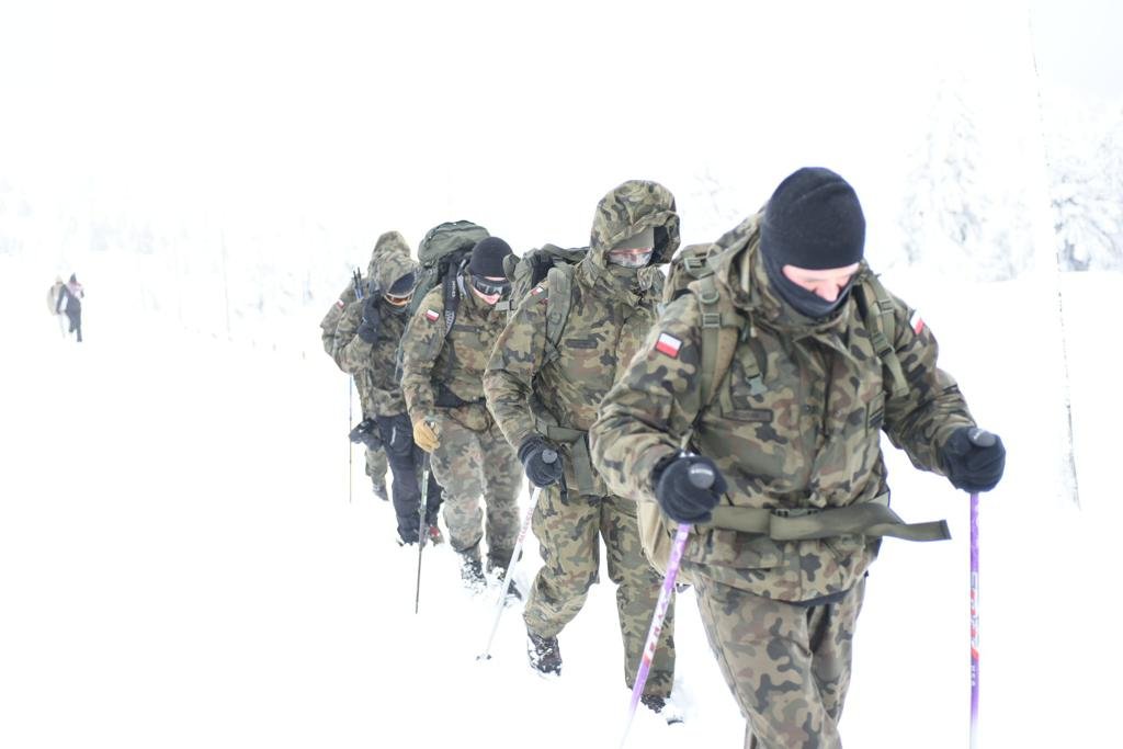 terytorialsi-uczyli-sie-na-sniezce-pogody-113815