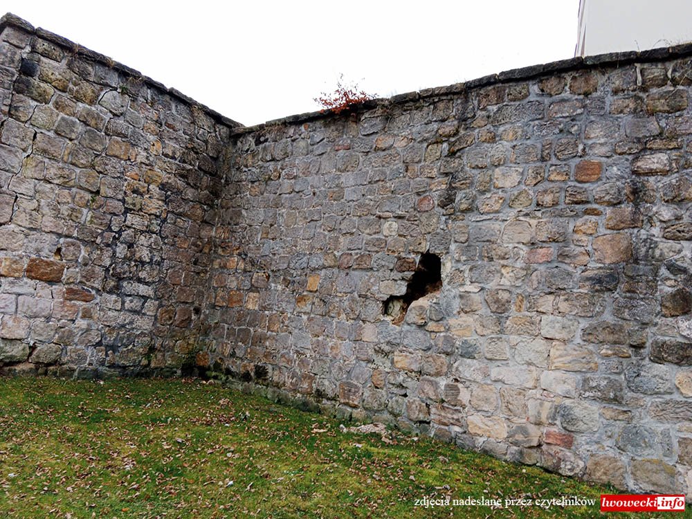 niszczeja-mury-obronne-113907