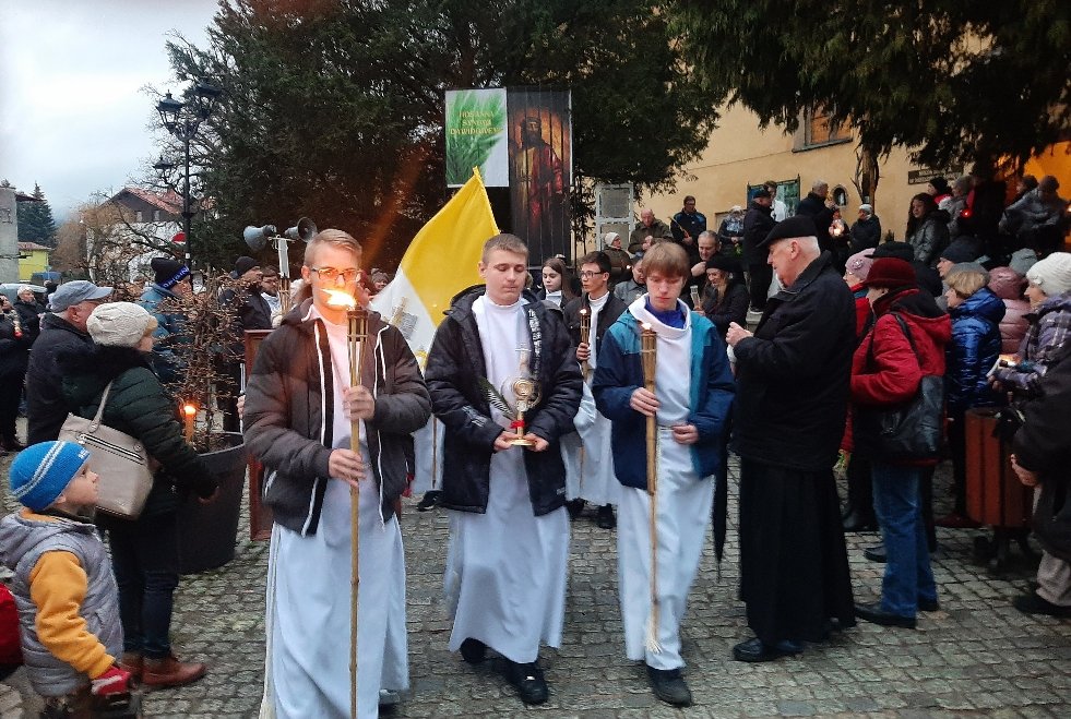 wierni-na-drodze-krzyzowej-114324