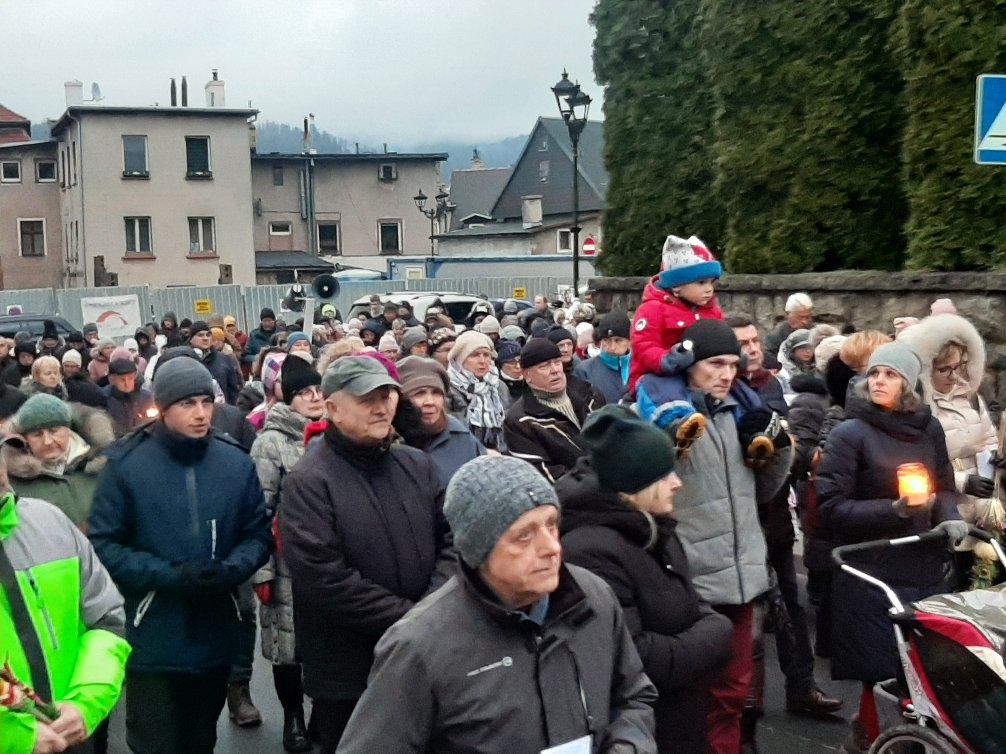wierni-na-drodze-krzyzowej-114324