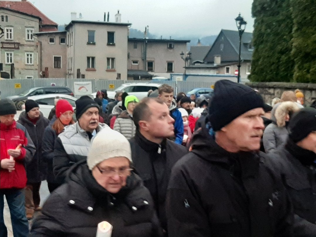 wierni-na-drodze-krzyzowej-114324