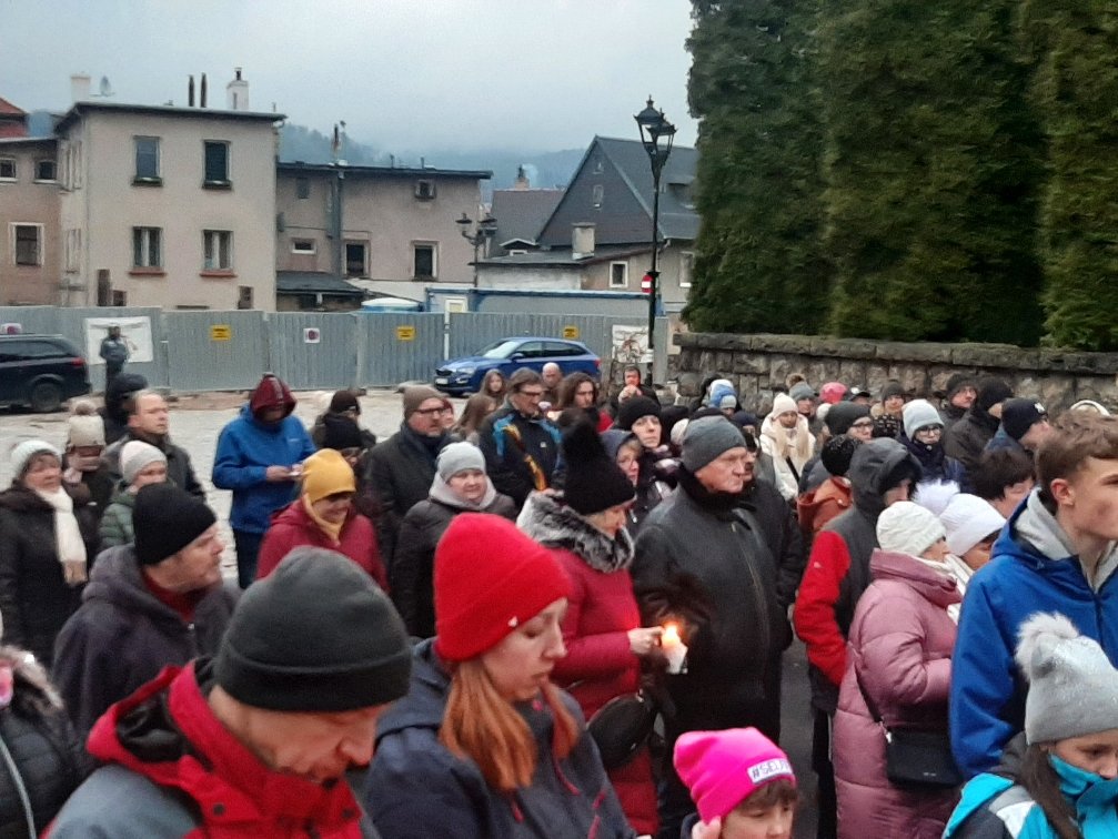 wierni-na-drodze-krzyzowej-114324