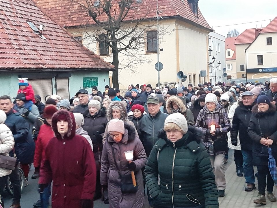 wierni-na-drodze-krzyzowej-114324