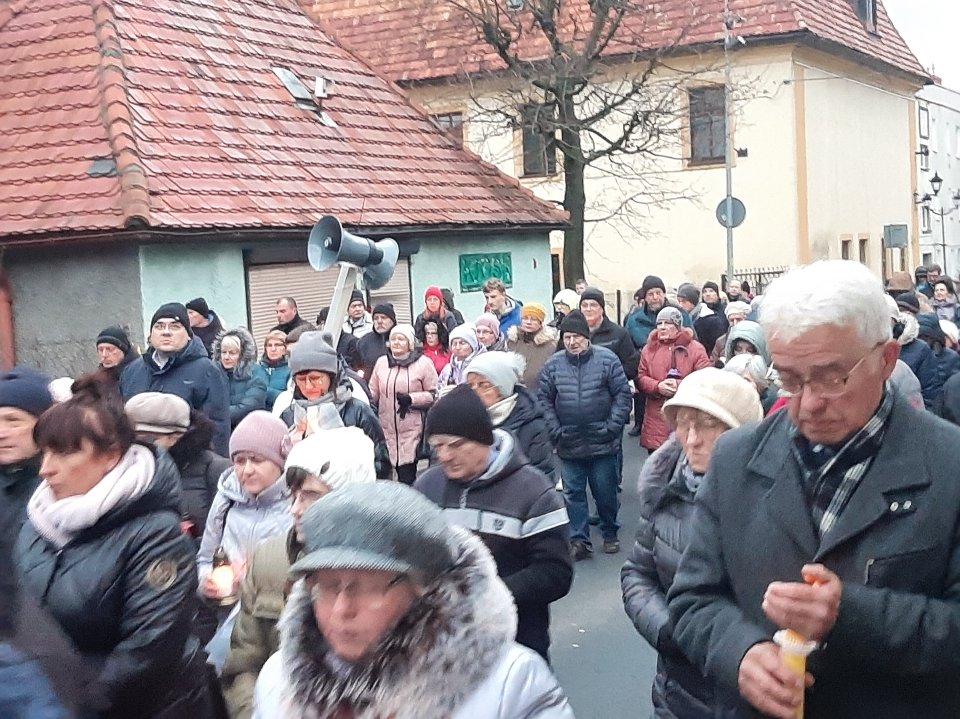 wierni-na-drodze-krzyzowej-114324