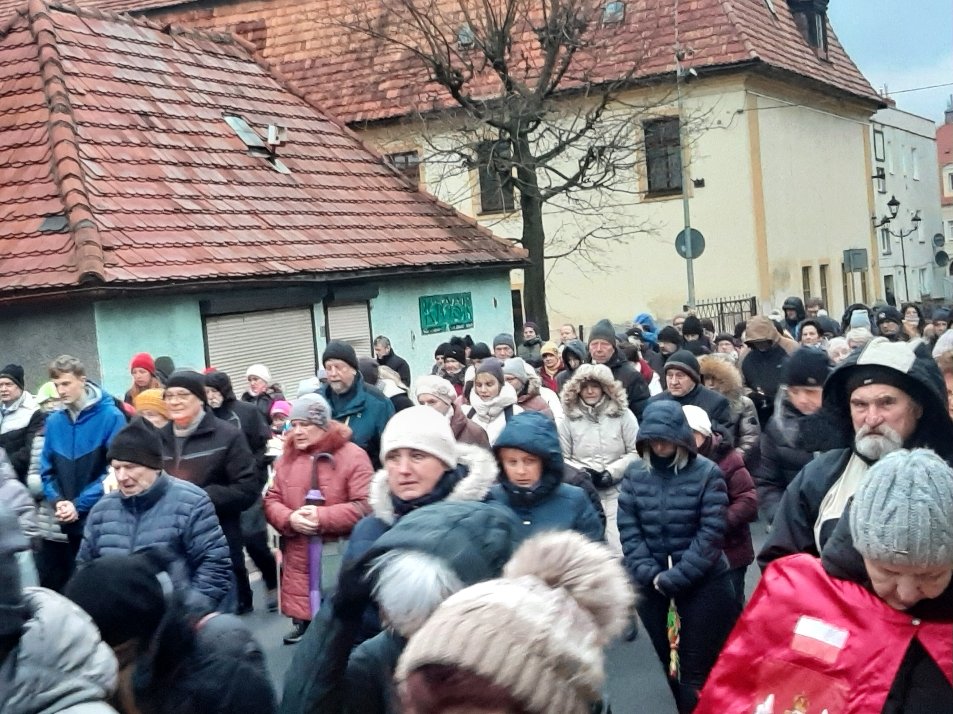 wierni-na-drodze-krzyzowej-114324