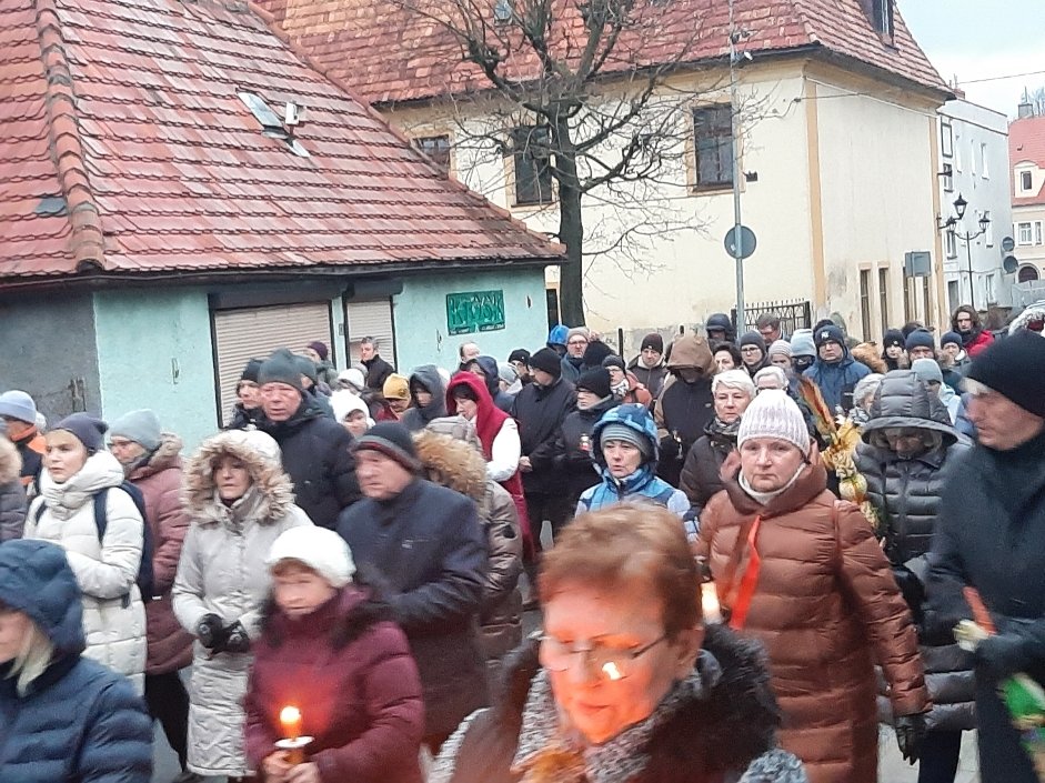 wierni-na-drodze-krzyzowej-114324