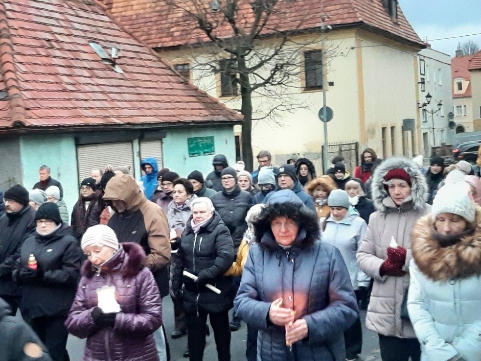wierni-na-drodze-krzyzowej-114324