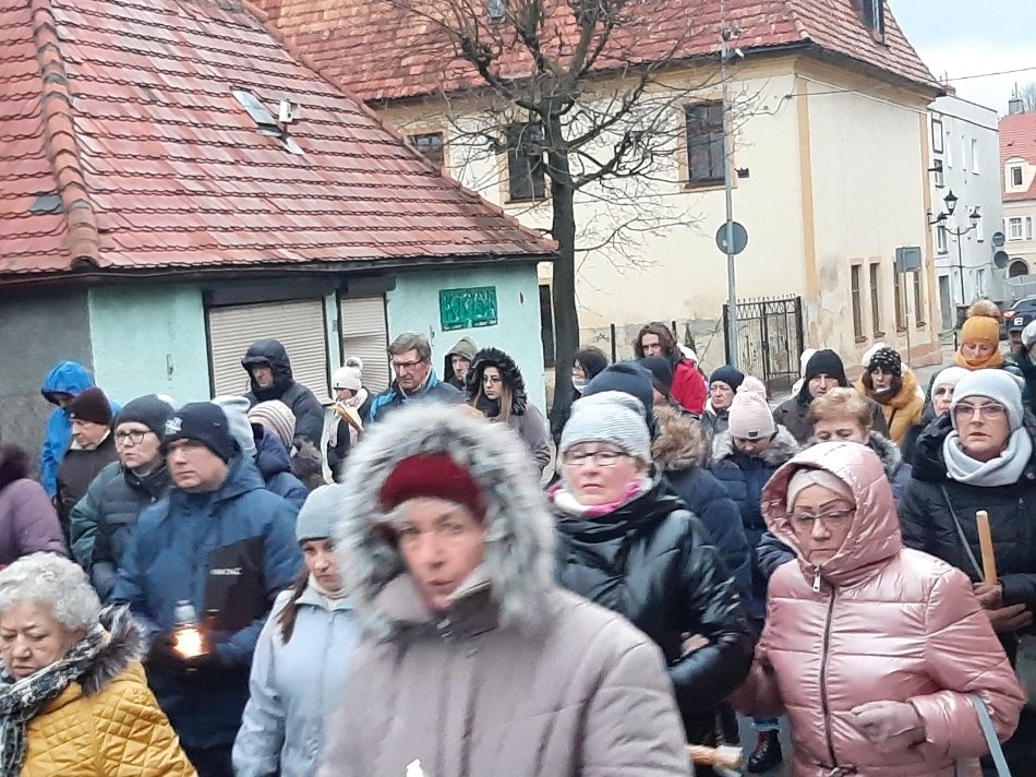 wierni-na-drodze-krzyzowej-114324