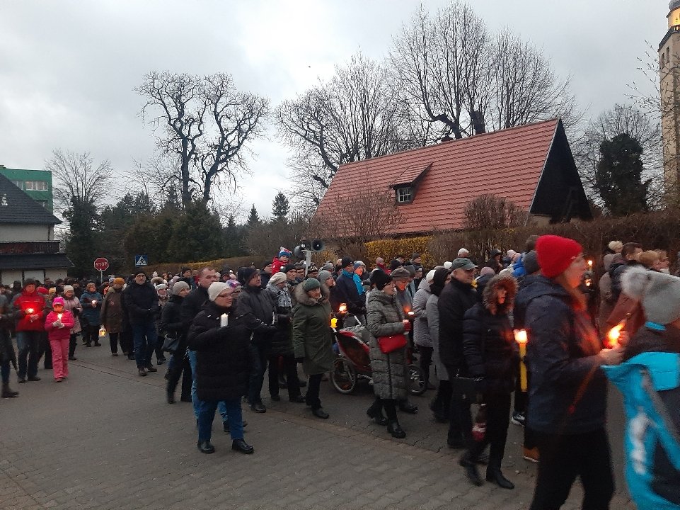 wierni-na-drodze-krzyzowej-114324